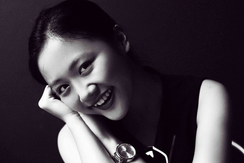 Van Mai Huong an tuong voi anh den trang hinh anh