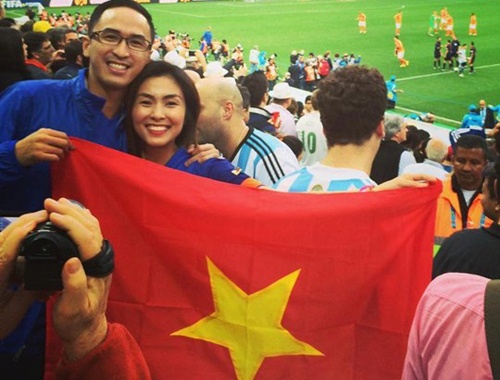 Ha Tang mang co To quoc len khan dai tran Argentina - Ha Lan hinh anh