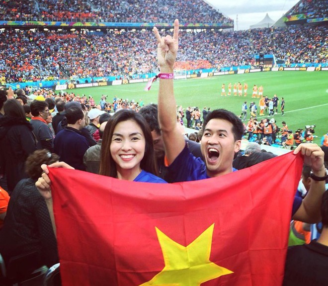 Phillip Nguyễn - em chồng của Hà Tăng - cuồng nhiệt cổ vũ đội bóng Argentina.