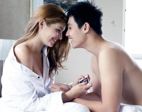 Baggio: 'Chuyen toi len giuong voi Andrea la co that' hinh anh