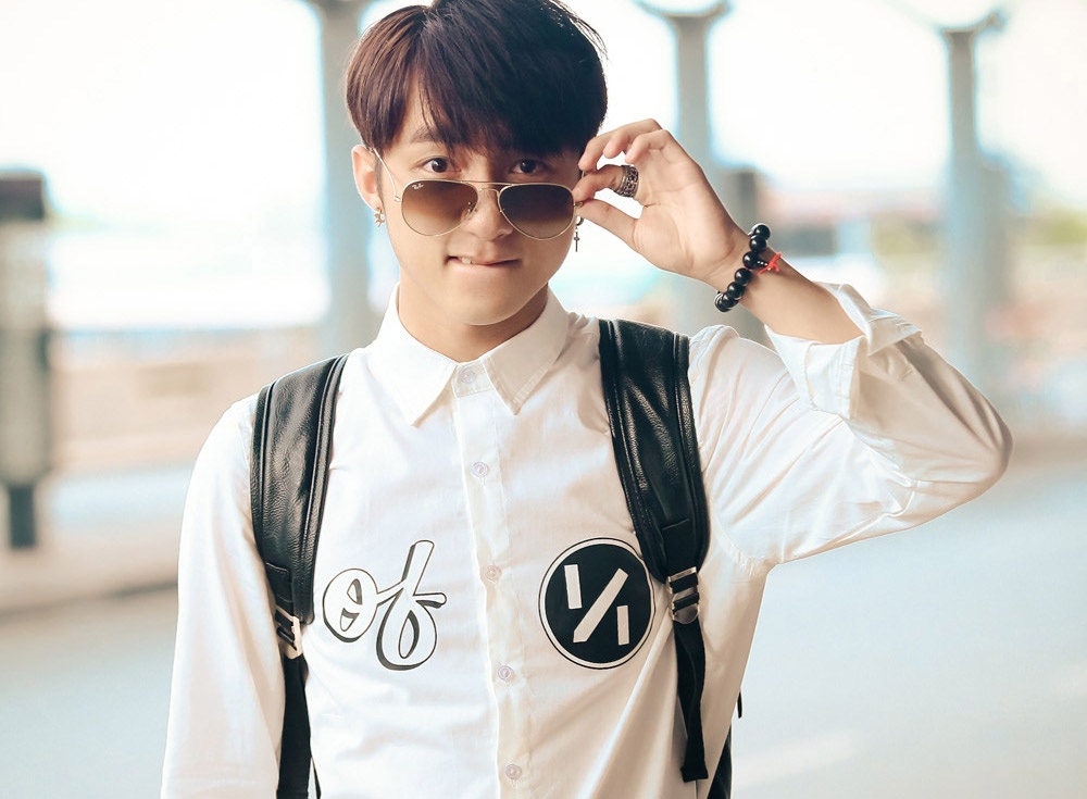 Son Tung M-TP lang le tach doan phim o san bay hinh anh