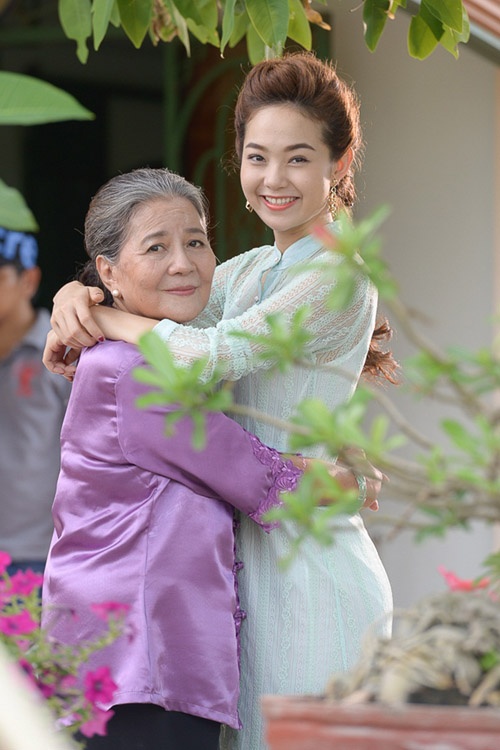 Phim ngắn do đạo diễn Quang Huy cùng ê-kíp thực hiện, cùng dàn khách mời hùng hậu gồm: NSƯT Lê Thiện (từng đóng vai bà nội của Minh Hằng trong phim 