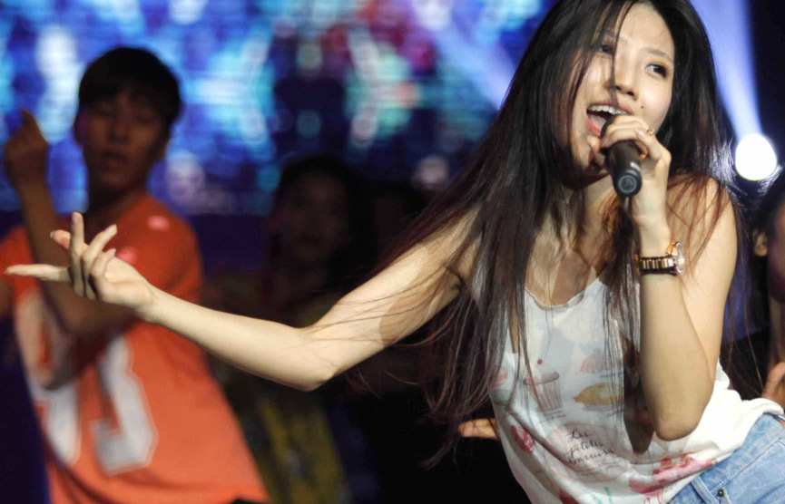 Chi Pu bo show cua Trang Phap ve Ha Noi chiu tang ba hinh anh