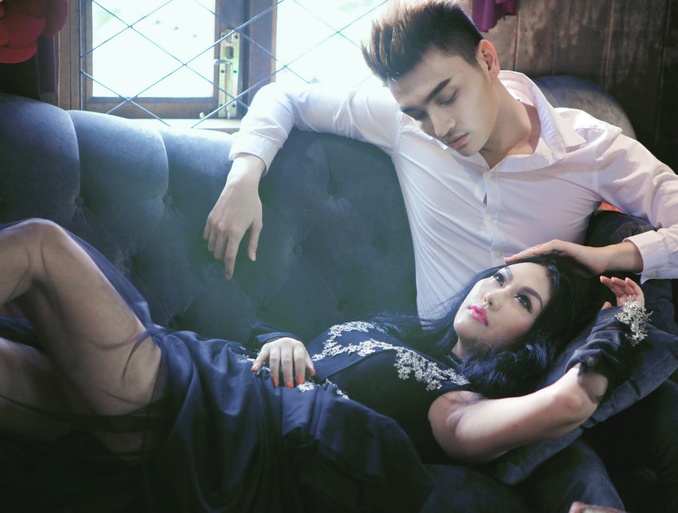 Phi Thanh Van khoe chan dai goi cam ben trai tre hinh anh