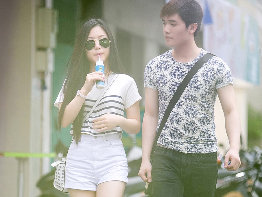 Huong Tram lan dau lo dien sau scandal mac phan cam hat bar hinh anh