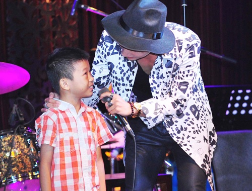 Fan 7 tuoi muon song ca 'Em cua ngay hom qua' cung Son Tung hinh anh