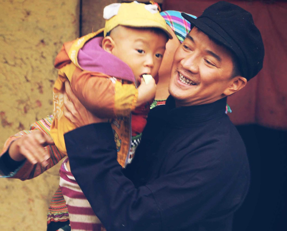 Dam Vinh Hung nhuom rang, hut thuoc lao phi pheo tren phim hinh anh