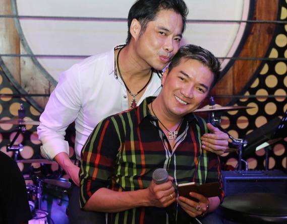 Mr Dam nga dau tren vai Ngoc Son hinh anh