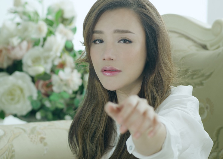 Ho Quynh Huong khoc suot muot vi chia tay nguoi yeu trong MV hinh anh