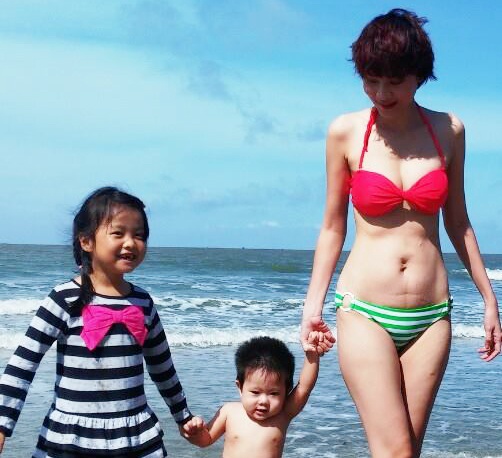 Duong Yen Ngoc dien bikini khoe dang chuan gai hai con hinh anh