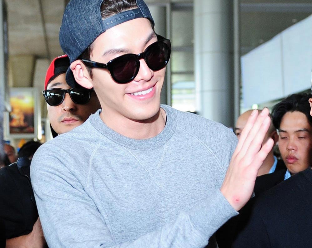 Sao 'The Heirs' xuat hien banh bao trong vong vay fan Viet hinh anh