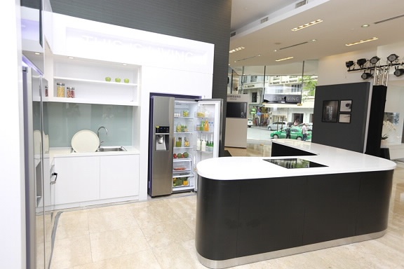 Cận cảnh một góc trong Samsung House – phim trường mà Song Ji Hyo và Kim Woo Bin đóng phim.