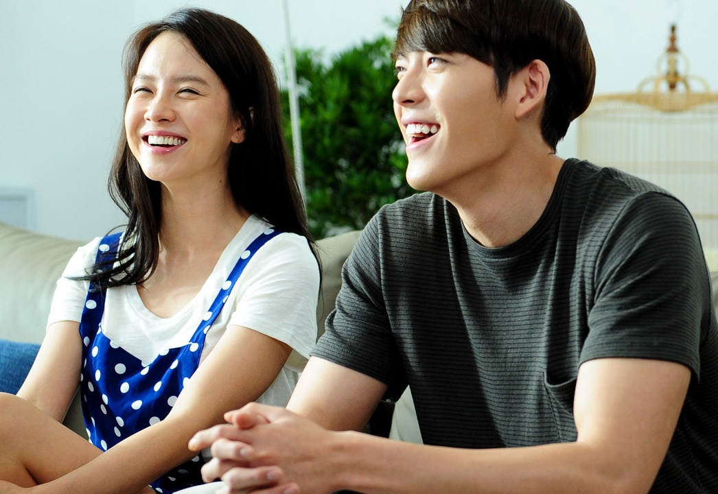 Kim Woo Bin va Song Ji Hyo cuoi tit mat khi dong canh yeu hinh anh