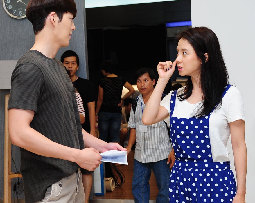 Canh quay dau tien cua Ngoc Thao va Kim Woo Bin, Song Ji Hyo hinh anh