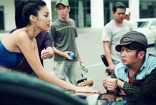 Chan dai Lan Khue dim hang Bang Kieu tren phim truong hinh anh