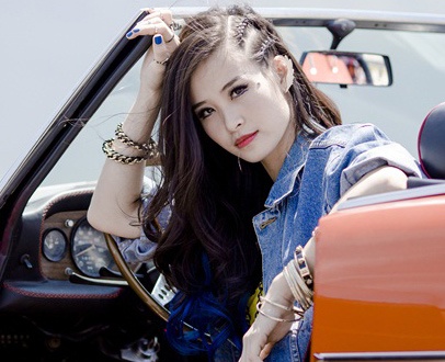 Dong Nhi khoe chan dai trong MV moi hinh anh