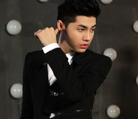 6 hot boy dinh dam cung sinh nam 1988 cua V-pop hinh anh