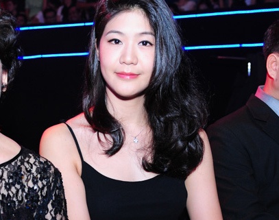 Nu co pho Vietnam Airlines mac goi cam co vu Truong The Vinh hinh anh