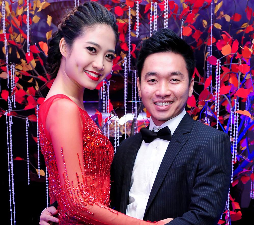 Chong sap cuoi hoa 'nam lun' khi dung canh Ninh Hoang Ngan hinh anh