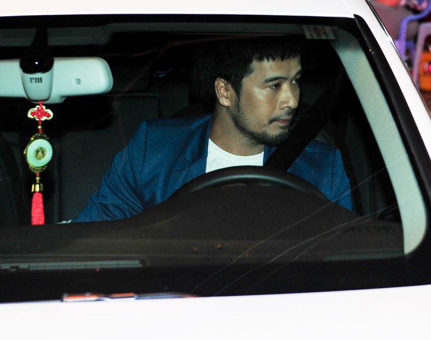 Chong hut Ngoc Lan lai xe sang xuat hien sau scandal hinh anh