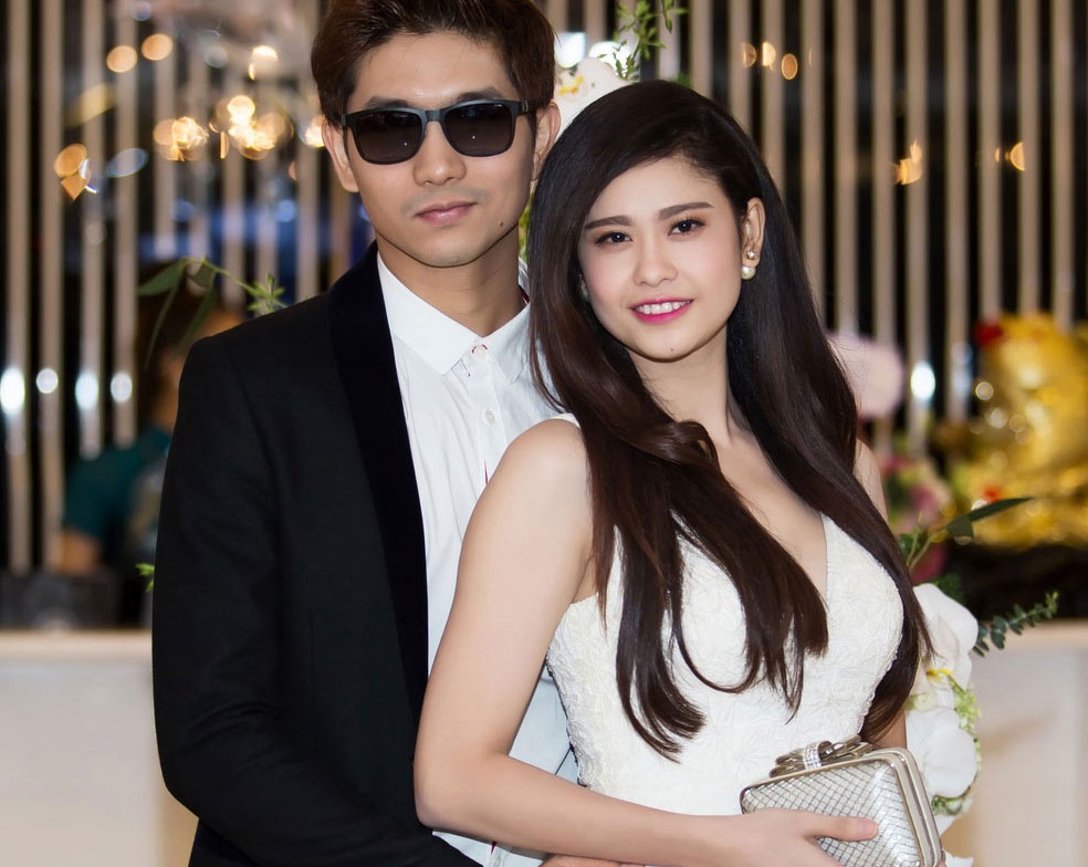 Truong Quynh Anh mac goi cam cung chong di tiec o Ha Noi hinh anh