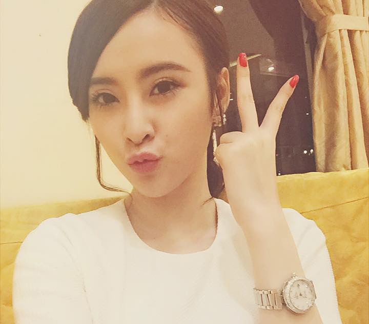 Angela Phuong Trinh sam dong ho gan 400 trieu hinh anh