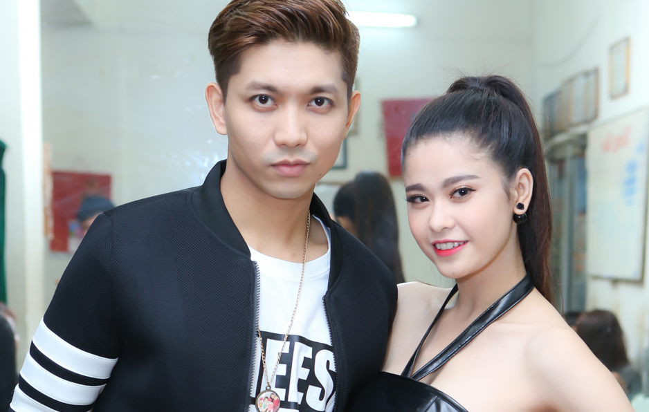 Truong Quynh Anh mac sexy, om Tim trong hau truong san khau hinh anh