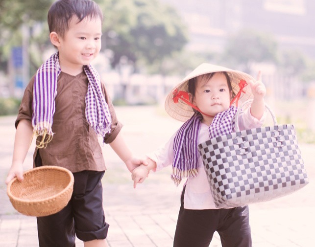 Hai nhoc ty nha Ly Hai hoa nong dan len thanh pho hinh anh