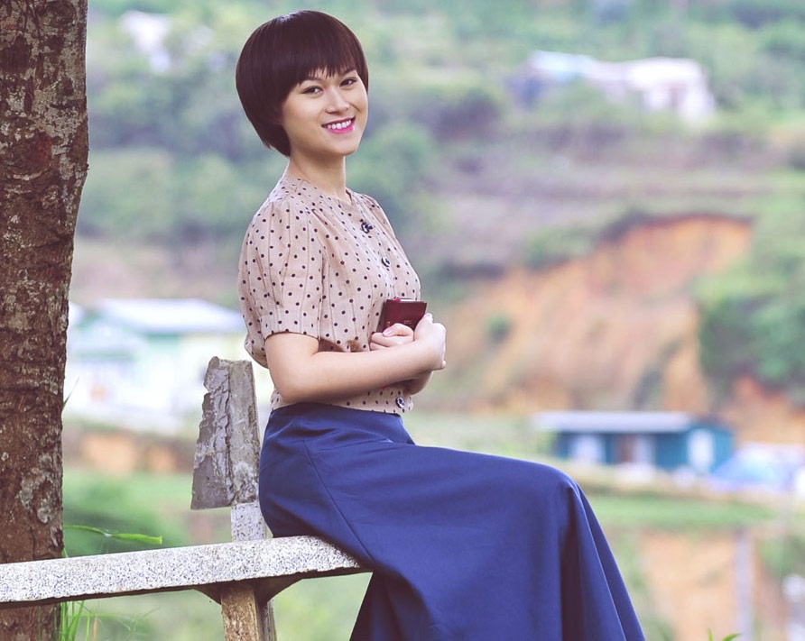 Ngoc Thanh Tam cat toc tem, lang man voi vay vintage hinh anh