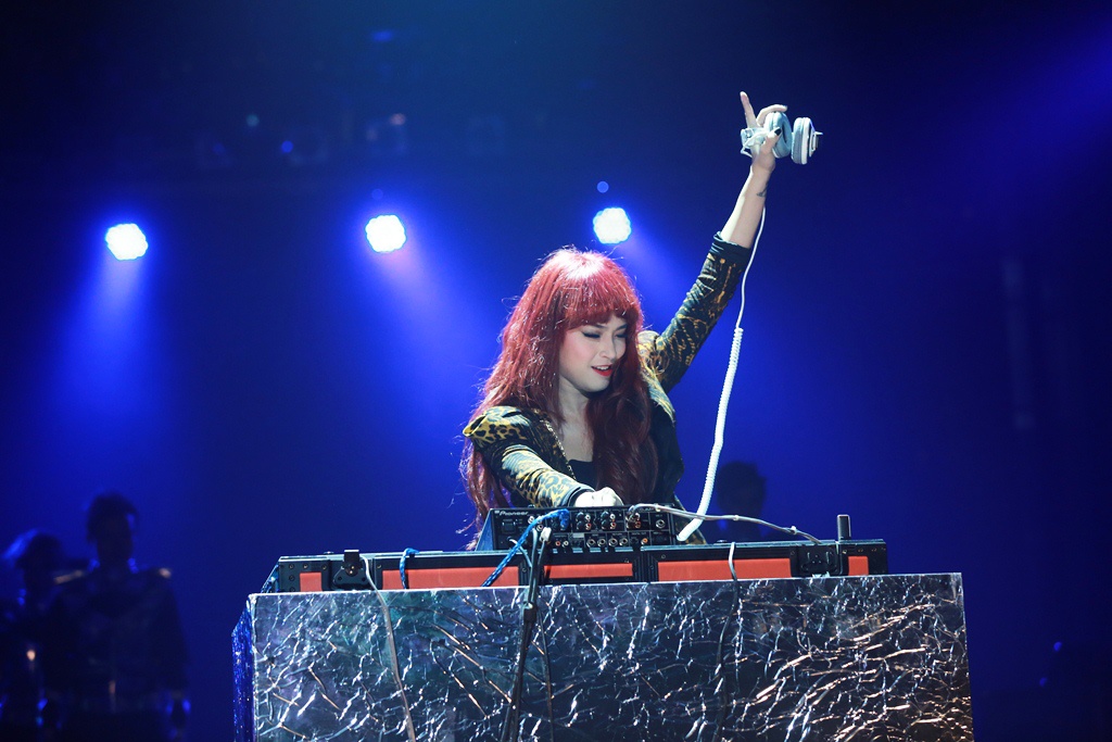 Liveshow Tôi tỏa sáng với hai nhân vật chính là The Men và Tiêu Châu Như Quỳnh đã diễn ra vào tối 18/10 tại sân khấu Queen Hall, TP.HCM với sự góp mặt của hàng ngàn khán giả. Với giọng hát khoẻ, nội lực cùng phong cách lịch lãm, sang trọng, hai chàng trai Lê Hoàng – Tiến Dũng của nhóm The Men đã chinh phục được trái tim của tất cả khán giả. Trong đó, sự góp mặt của nữ ca sĩ Hải Băng trong vai trò DJ ở những tiết mục cuối cùng là điểm nhấn trong đêm nhạc.