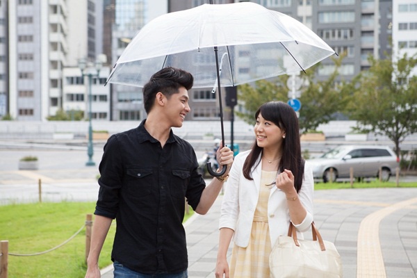 Noo Phuoc Thinh cau hon ban gai nguoi Nhat trong MV moi hinh anh