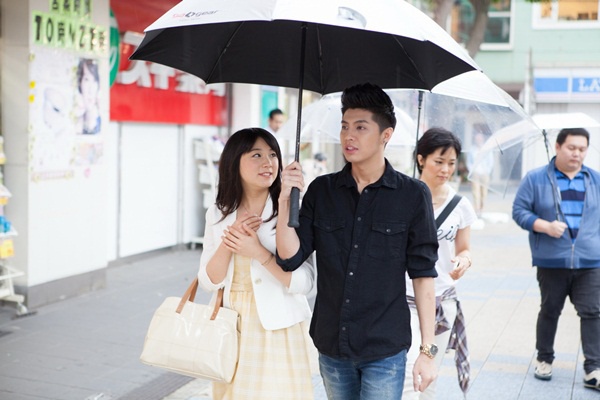 Noo Phước Thịnh cho biết, ban đầu, anh dự định sẽ quay clip phóng sự về những ngày mình tại Osaka, tuy nhiên, thời điểm đó, nhạc sĩ Đỗ Hiếu có gửi cho anh một bản demo ca khúc Mãi mãi bên nhau. Ngay từ khi nghe demo, Noo đã rất thích ca khúc này và quyết định thực hiện MV cho bài hát ngày tại thành phố của đất nước mặt trời mọc.