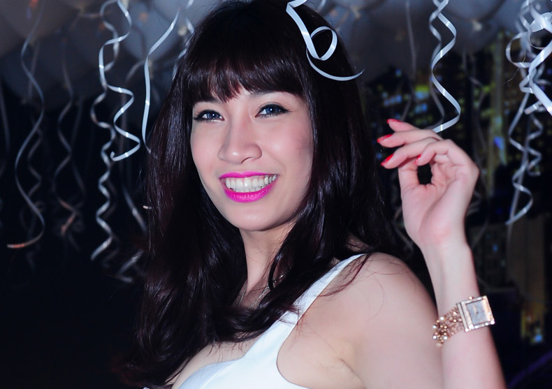 Pha Le dien mot bra-top nong bong mung sinh nhat hinh anh