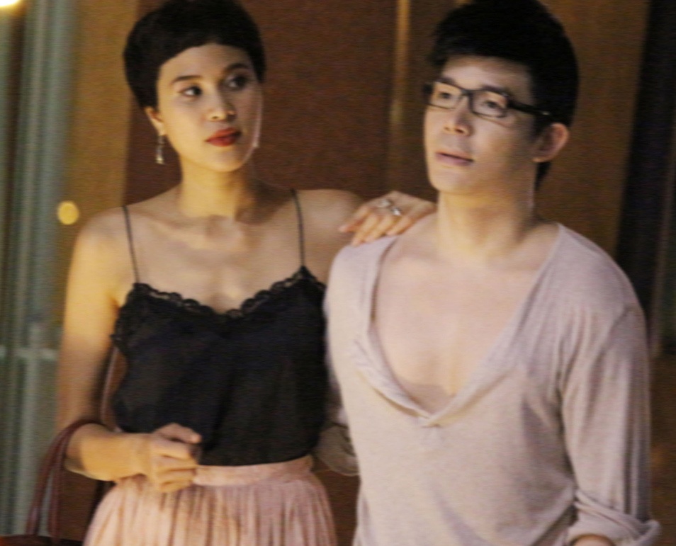 Phuong Mai mac ao ngu 2 day di choi khuya voi Nathan Lee hinh anh