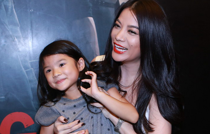 Truong Ngoc Anh dua con gai Bao Tien giao luu cung khan gia hinh anh