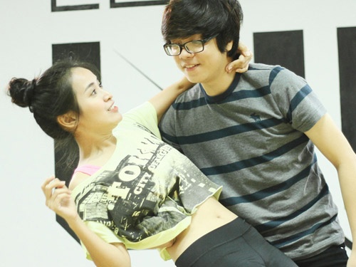 Bui Anh Tuan va Tu Vi tich cuc luyen vu dao truoc dem thi hinh anh