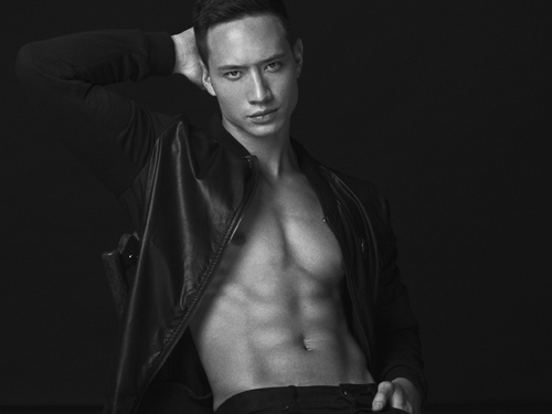 Kim Ly khoe than hinh 6 mui trong loat anh moi hinh anh