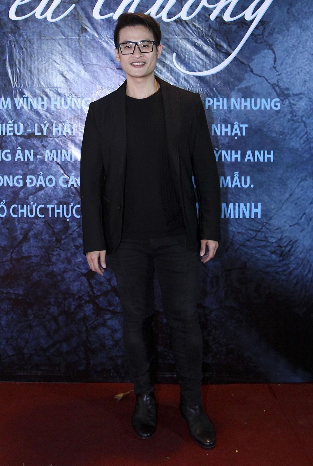 Hà Anh Tuấn  bất ngờ xuất hiện trong đêm từ thiện, trước đó, nam ca sĩ ít khi có mặt trong các sự kiện của làng giải trí.