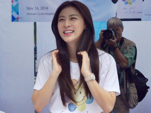 Ha Ji Won mac gian di di tu thien tai Viet Nam hinh anh