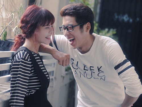 Tia Hai Chau bi ban trai hot boy phan boi trong MV moi hinh anh