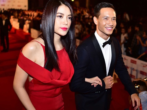 Truong Ngoc Anh va Tran Bao Son tranh cham mat tren tham do hinh anh