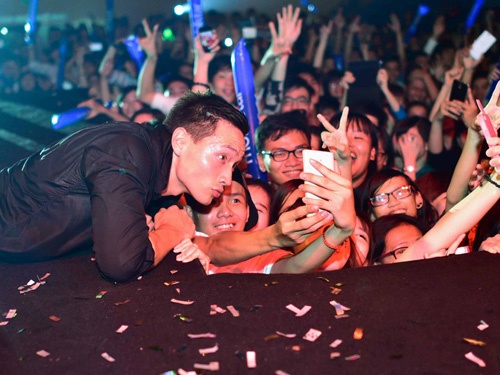 Fan nu bua vay Kim Ly o Can Tho hinh anh