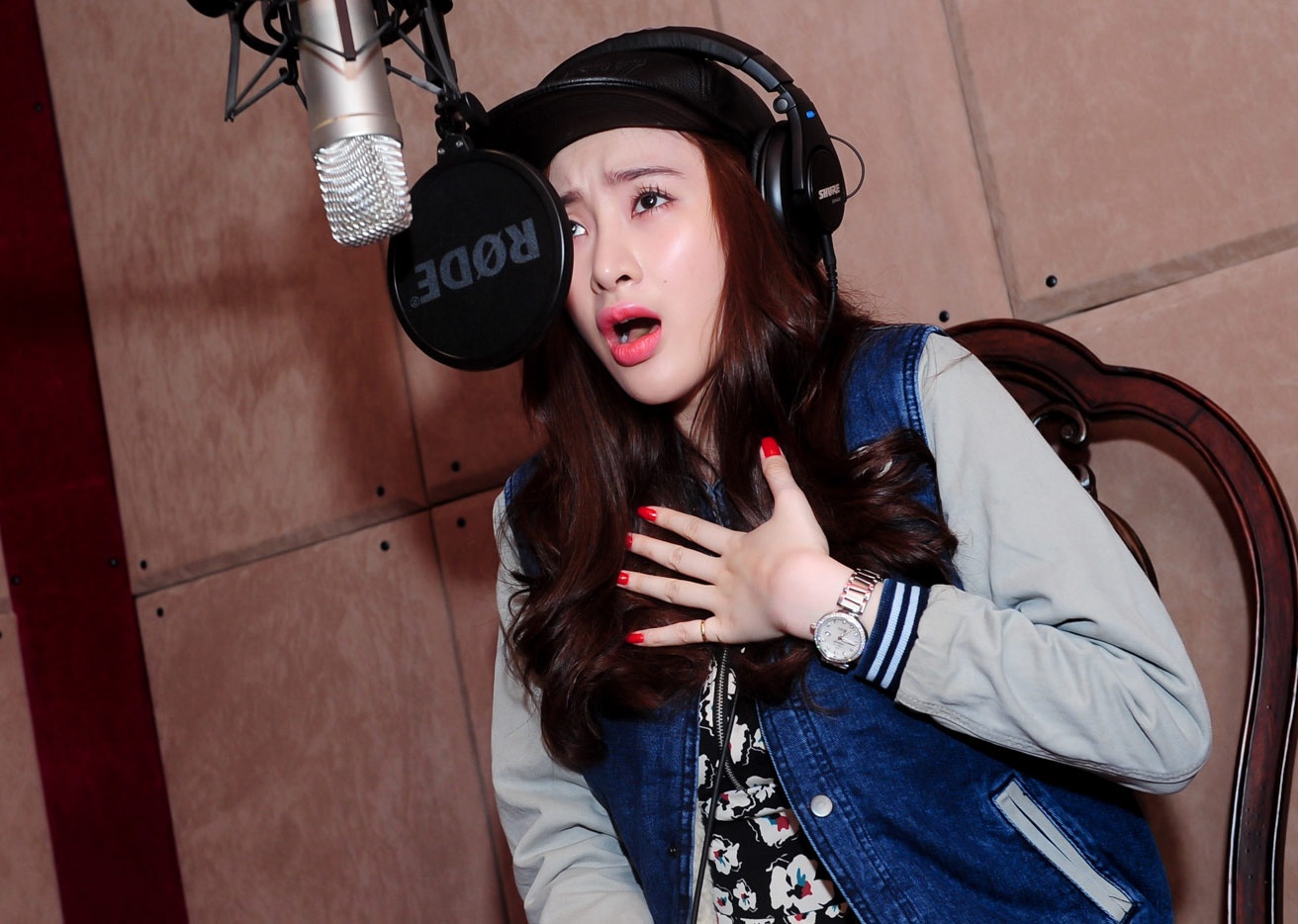 Clip Phuong Trinh long tieng cho vai dien cua Angelababy hinh anh