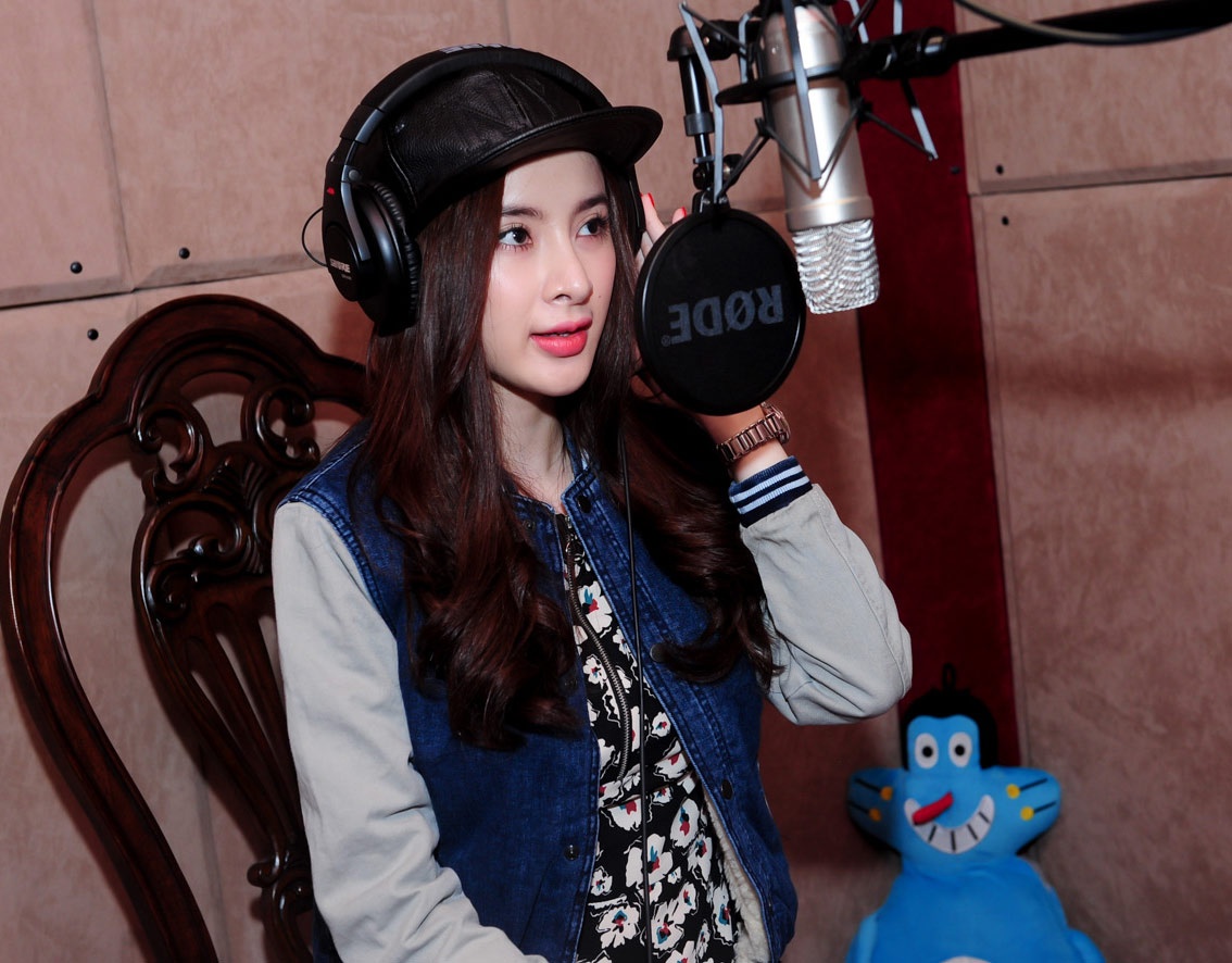 Hau truong Angela Phuong Trinh di long tieng cho Angelababy hinh anh