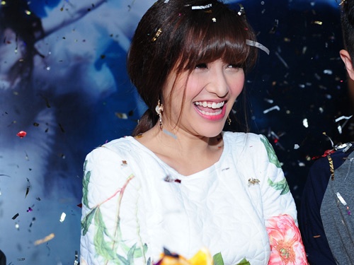 Bich Phuong Idol va Tien Cookie ne tranh chup hinh chung hinh anh