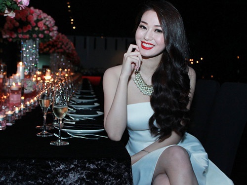 Khanh My noi ve sinh nhat xa hoa va viec hon Tran Bao Son hinh anh