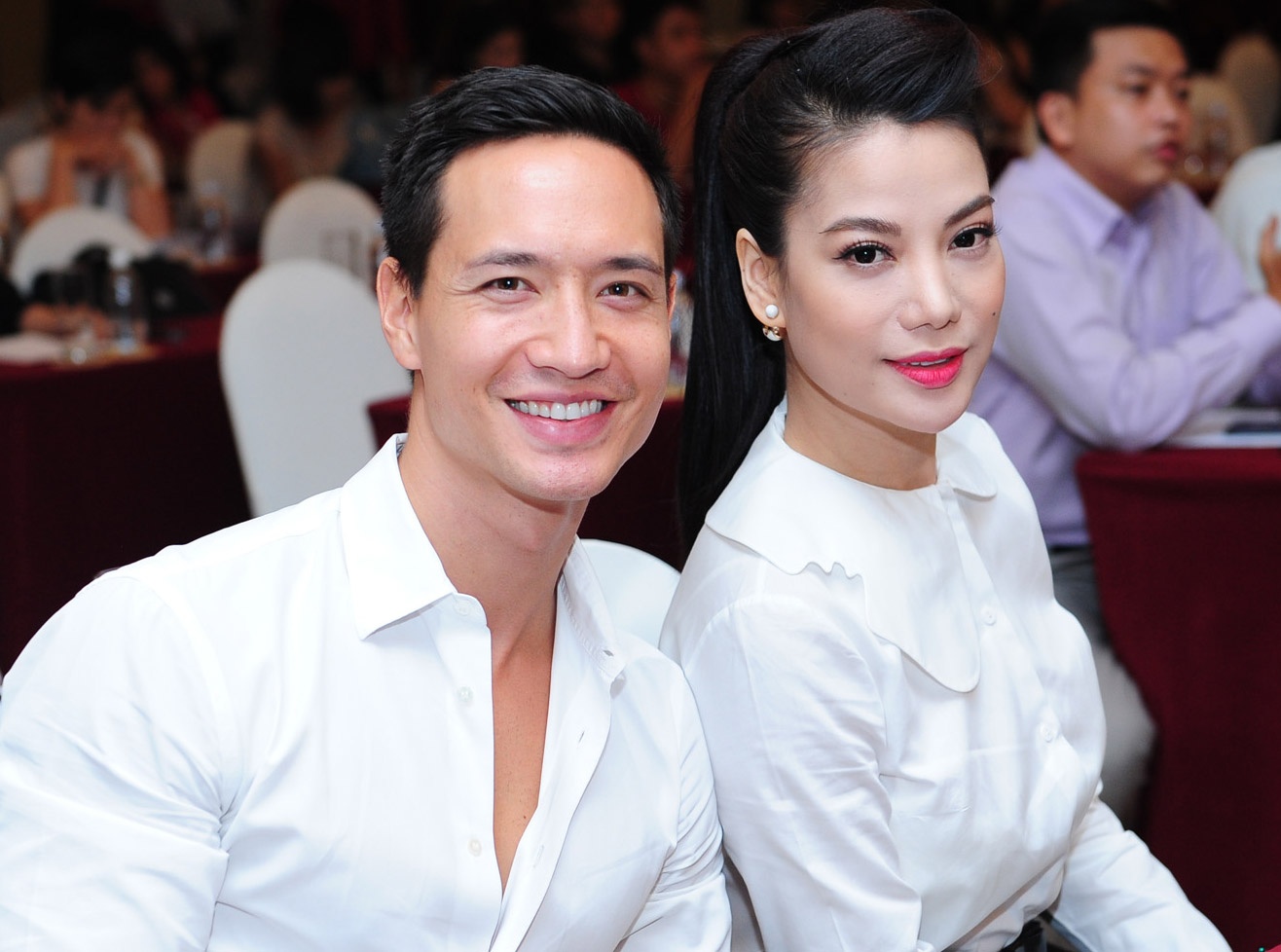 Kim Ly - Truong Ngoc Anh thi tham to nho trong suot su kien hinh anh