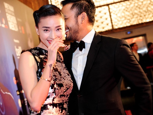 Ngo Thanh Van va ban trai Viet kieu tinh tu giua dam dong hinh anh