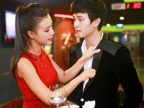 Huynh Anh, Hoang Oanh thoai mai cham soc nhau cho dong nguoi hinh anh