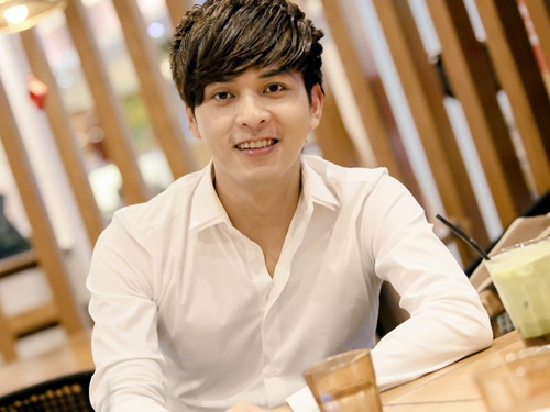 Ho Quang Hieu lam lo xe, phuc vu quan an thoi chua noi hinh anh